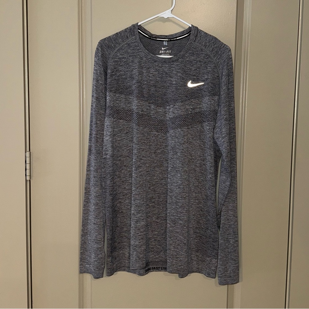 Nike Running Men’s Gray DRI-FIT Long Sleeve Shirt (size XL)